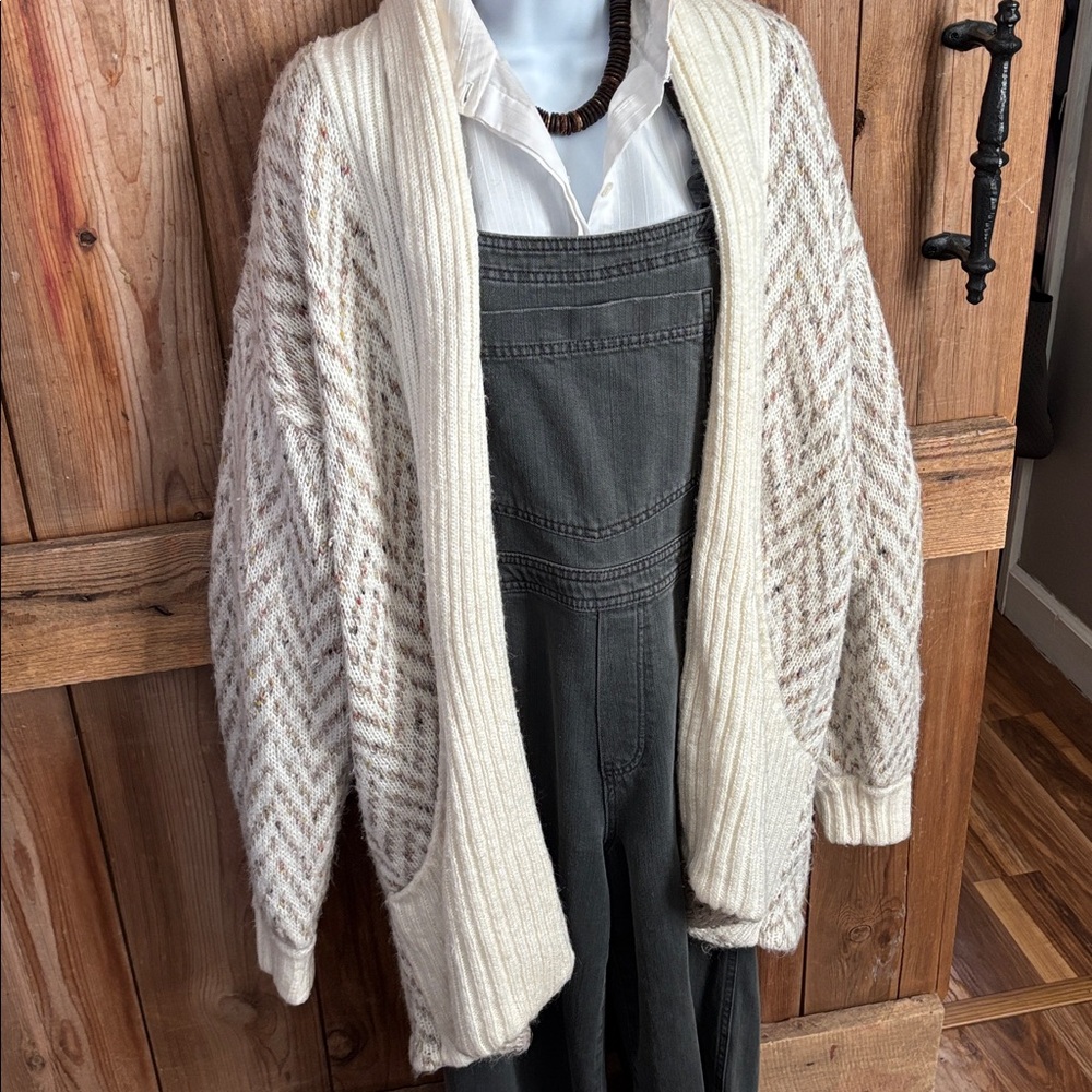 Vintage Dynasty vibes Cream and taupe wool blend  Cardigan